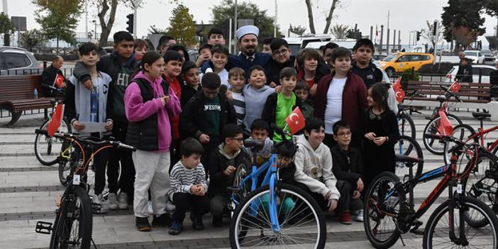 Ordu'da ara tatilde camiye giden 30 çocuğa bisiklet hediye edildi