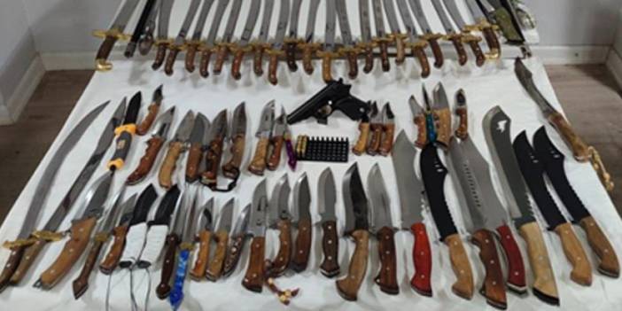 Samsun'da internetten bıçak satan şahsın evinde 88 bıçak ve kılıç ele geçirildi