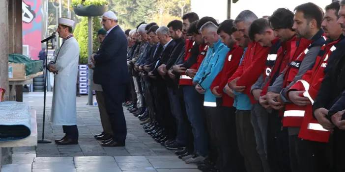 Trafik kazasında hayatını kaybeden UMKE personelinin cenazesi Trabzon'da defnedildi