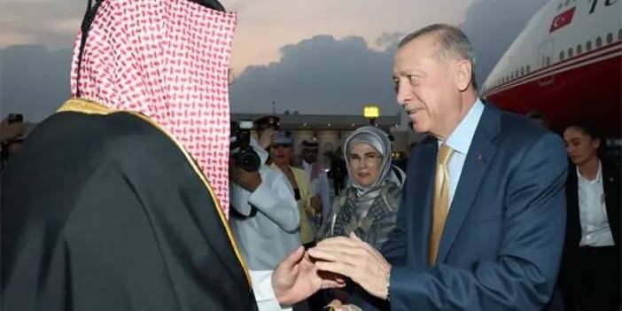 Cumhurbaşkanı Erdoğan Katar'da! Resmi tören ile karşılandı