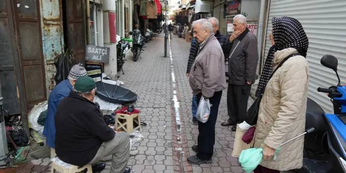 Samsun'da tek kalan şemsiye tamircisi 70 yılı aşkındır çalışıyor