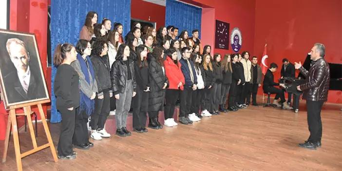 Trabzon'da lise öğrencileri Filistinli çocuklar için 'Susma' şarkısını seslendirdi