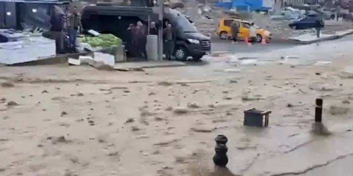 Trabzon'da ana ishale hattı patladı! Yollar göle döndü
