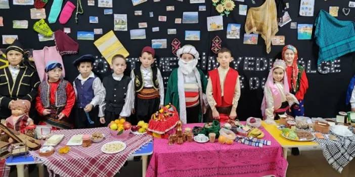 Samsun'da öğrenciler yerli malı için tezgah açtı