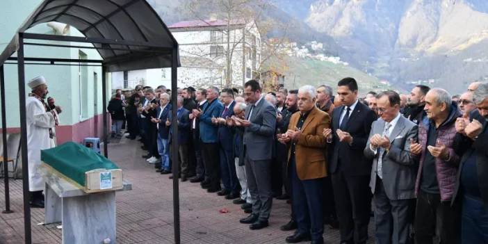 Trabzon'da Eski Belediye Başkanı Hikmet Değer son yolcuğuna uğurlandı