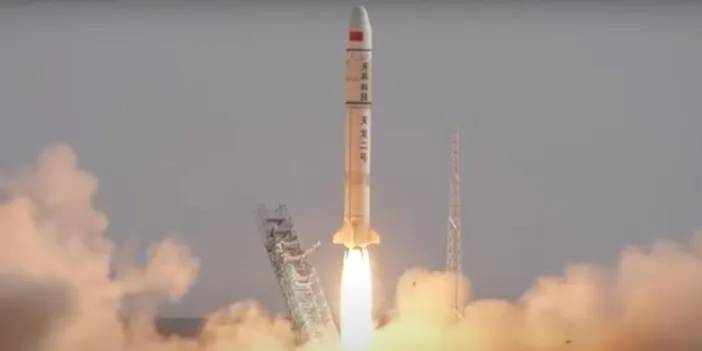 Çin uzaya yeni uydu gönderdi! SQX-1 roketi 6. kez fıratıldı