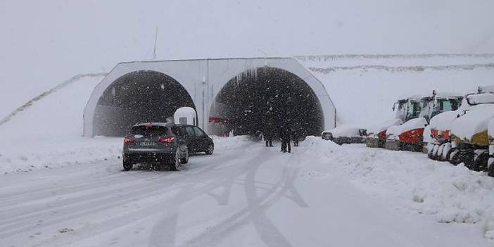 Rize-Erzurum kara yolunda kar engeli! Ovit Tüneli ulaşıma kapandı