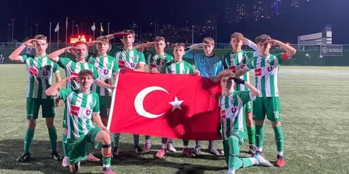 Trabzon’daki futbol müsabakasında anlamlı hareket! “Şehitler Ölmez Vatan Bölünmez”