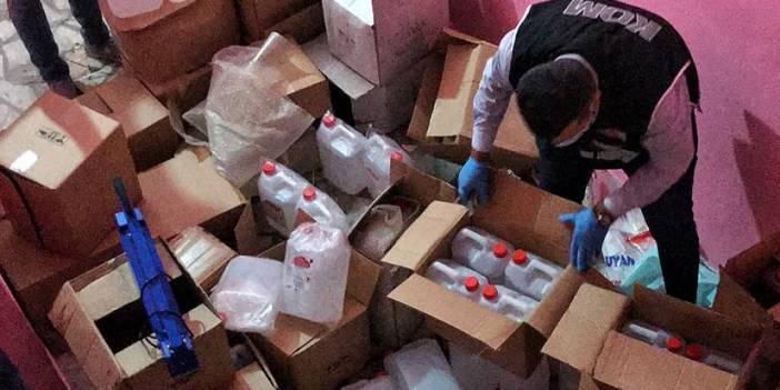 Samsun'da yılbaşı öncesi operasyon! Bin 599 litre etil alkol ele geçirildi