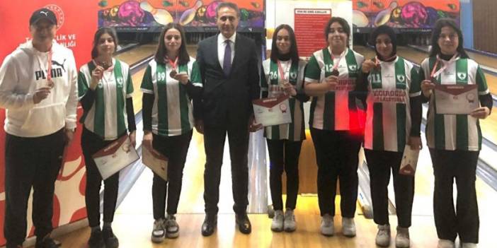 Samsun'da Şadiye Muzaffer Turhan Anadolu Lisesi bowling Karadeniz birincisi oldu