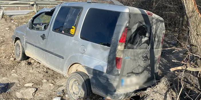 Samsun'da lastiği patlayan araç devrildi! 2 yaralı