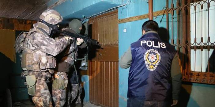 Samsun'da operasyon! silahlar ve uyuşturucu madde ele geçirildi