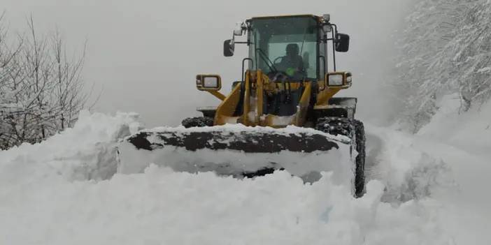 Trabzon'da karla mücadele çalışmaları sürüyor! Ekipler sahada