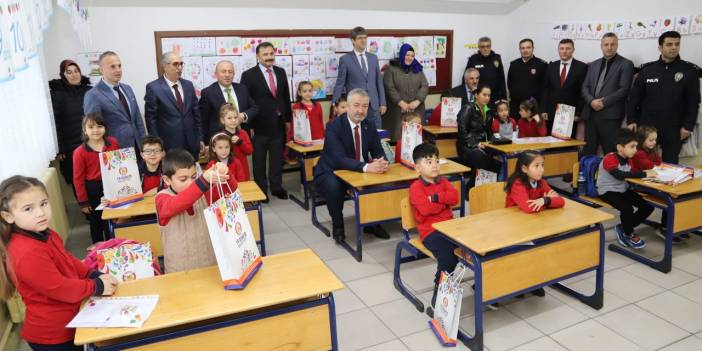 Samsun'da öğrenciler karnelerini aldı! Belediye Başkanı ve Kaymakam heyecana ortak oldu
