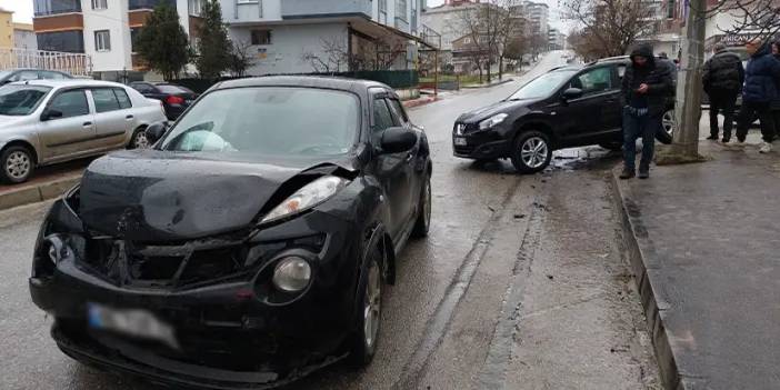 Samsun'da 2 otomobil çarpıştı! 2 yaralı
