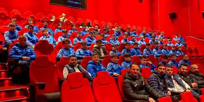 Trabzonspor'un gençleri “İnadıyla Şampiyon” belgeselini izledi