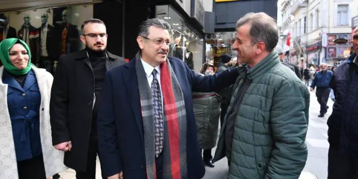 AK Parti Trabzon Büyükşehir Belediye Başkan Adayı Ahmet Metin Genç'ten esnaf ve vatandaşlara ziyaret