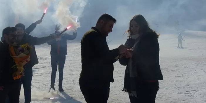 Artvin'de kayak merkezinde sürpriz evlilik teklifi