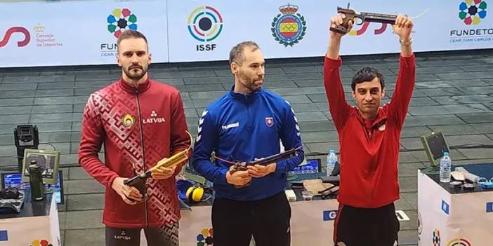 Dünya üçüncülüğü kazandı! Olimpiyatlara Trabzon'da hazırlanıyor