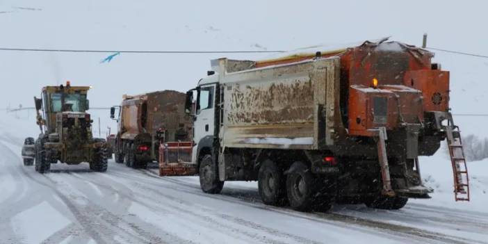 Erzincan'da kar yağışı etkili oldu! Ekipler mesaisini sürdürüyor