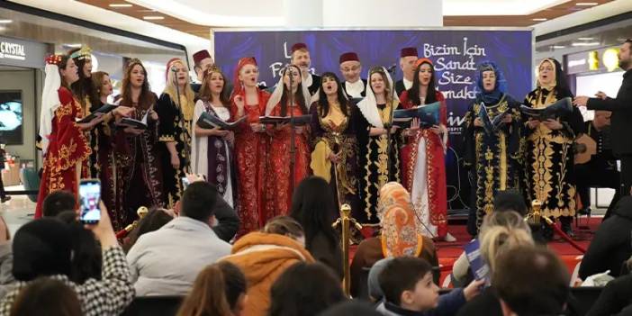Samsun'da sağlık çalışanlarından oluşan korodan 'Tıp Bayramı'na özel konser