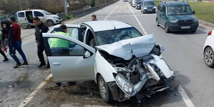 Samsun'da otomobil kamyonet ile çarpıştı: 2 yaralı