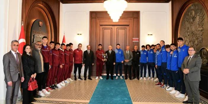 Şampiyon Yavuz Sultan Selim Anadolu Lisesi'nden Vali Yıldırım'a ziyaret