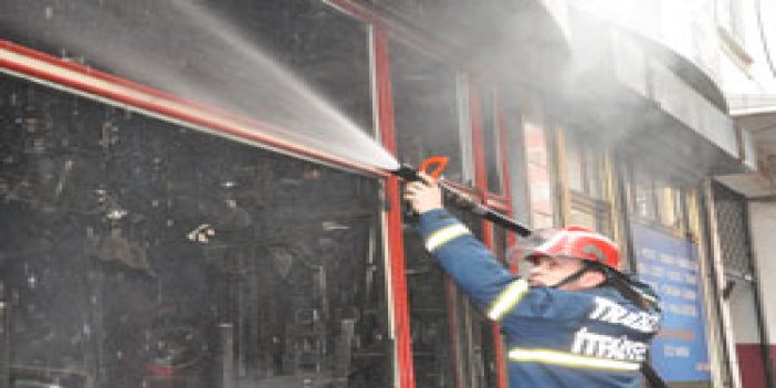 Trabzon'da bir dükkan yandı