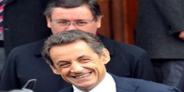 Sarkozy Müslüman danışmanını...