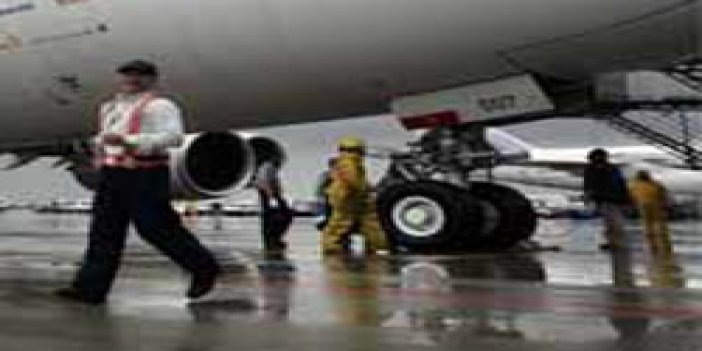 Uçak havaalanı'nda düştü: 10 ölü