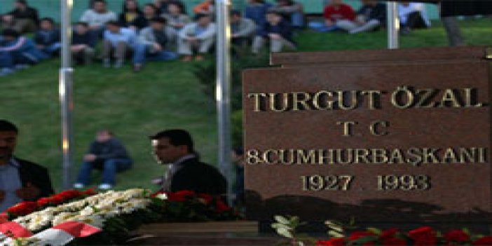 Turgut Özal mezarında anıldı