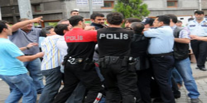 Polis öğrencilere müdahale etti