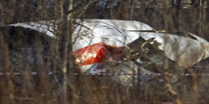 Uçak demiryoluna çarptı: 5 ölü