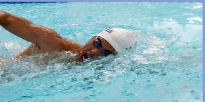 Türk yüzücü rekor kırdı!