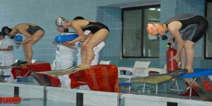 Yüzme finaline 3 Türk sporcu kaldı