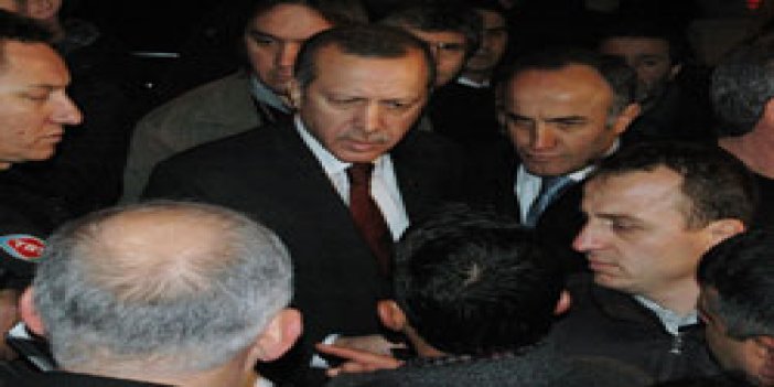 Erdoğan, Annesini Ziyaret Etti