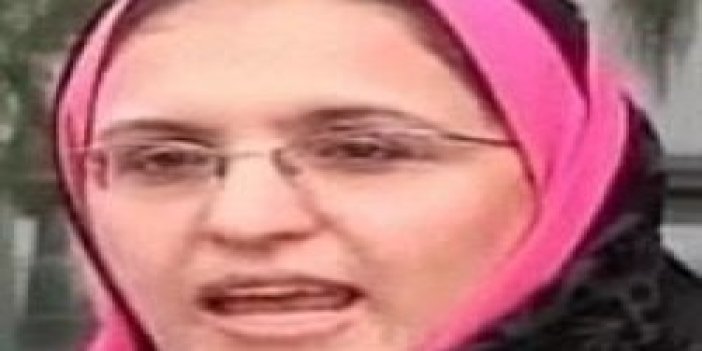 Müslüman kadını uçaktan indirdi