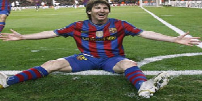 Messi 90+1'de puanı kurtardı