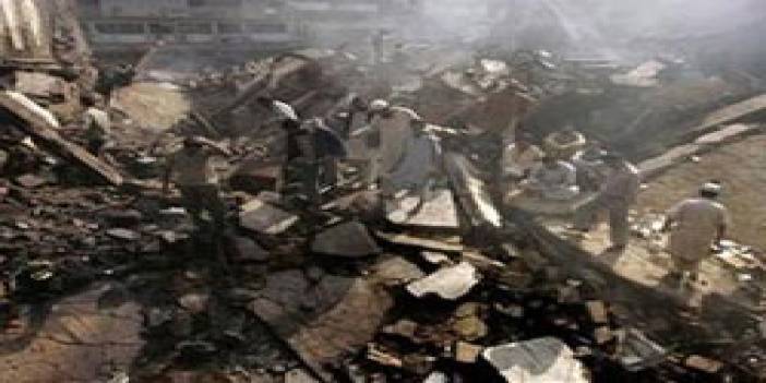 Pakistan depremle sarsıldı