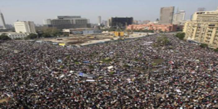 Tahrir'de yine çatışma