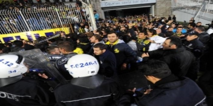 Maçta 'Fenerbahçemiz' pankartı
