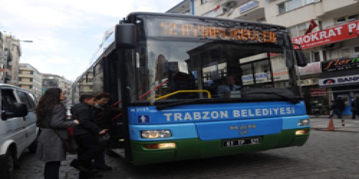 Trabzon halkı otobüsten yana