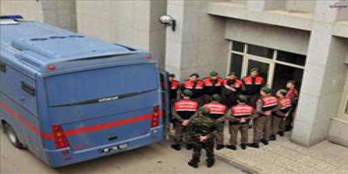 Trabzon Cezaevi aracı mahsur !