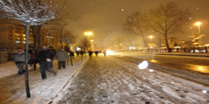 İstanbul'a kar geri döndü
