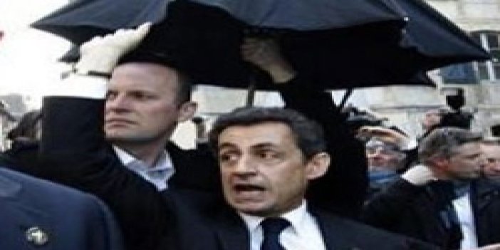 Sarkozy'ye yumurtalı saldırı