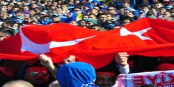Türk bayrağı açılınca olay çıktı