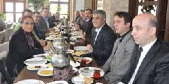 AKP Trabzon kahvaltıda buluştu