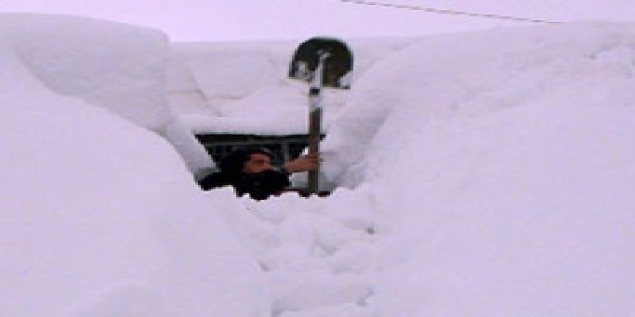 Bitlis'e 10 metre kar yağdı