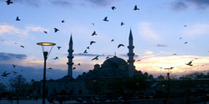 Türkiye'de kaç bin cami var?