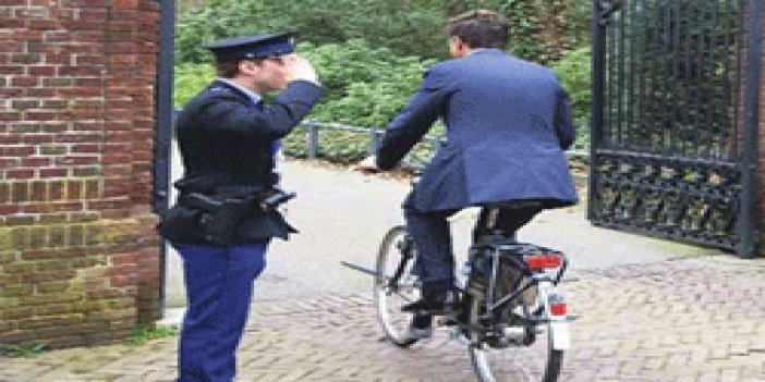 Başbakan bisikletle geldi